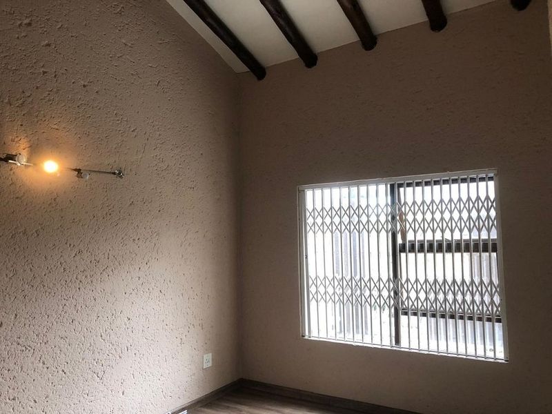 2 Bedroom Apartment for Sale in Edenglen - Secure Pet Friendly Complex - Photo 4