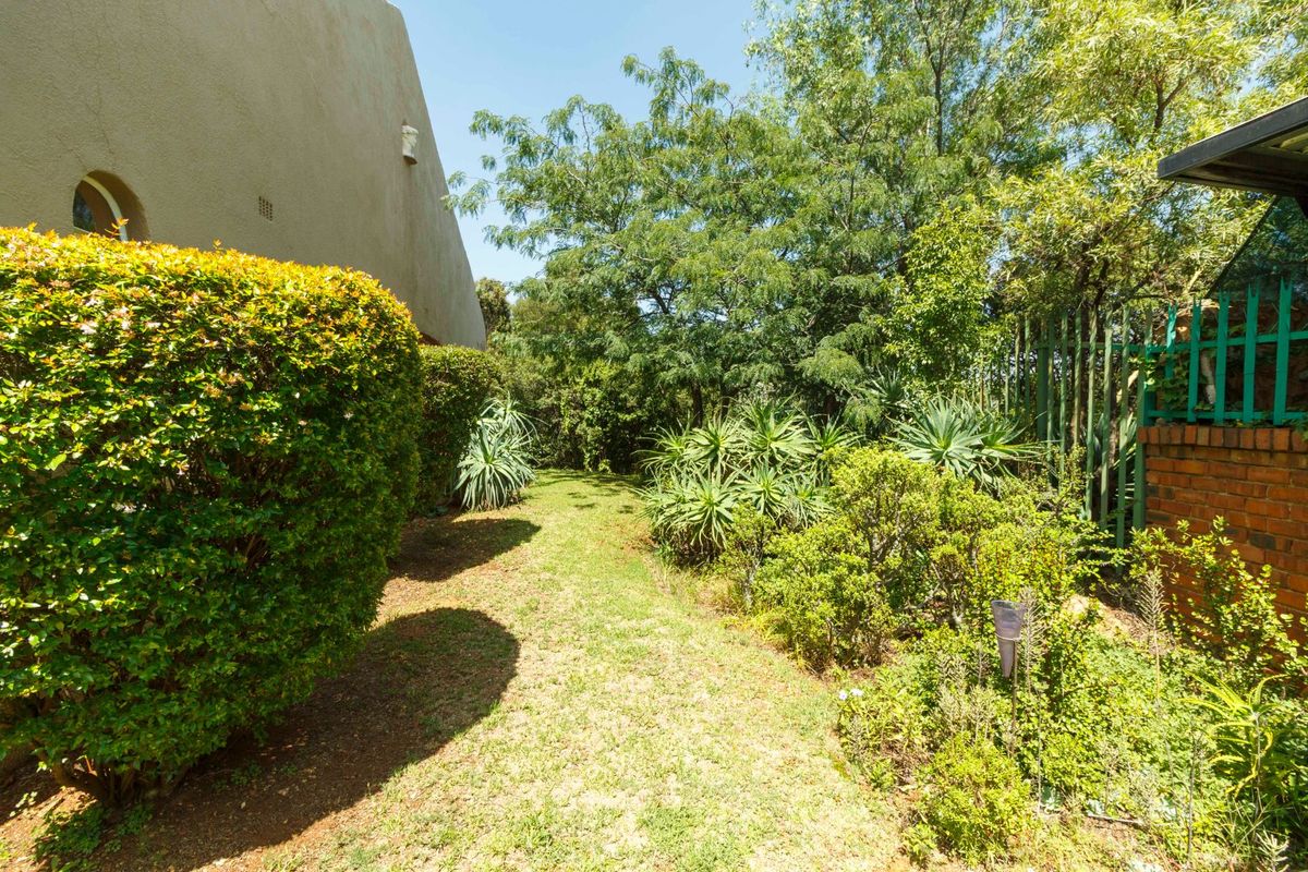 Spacious 4 Bedroom Home in Hederkruin - Photo 3