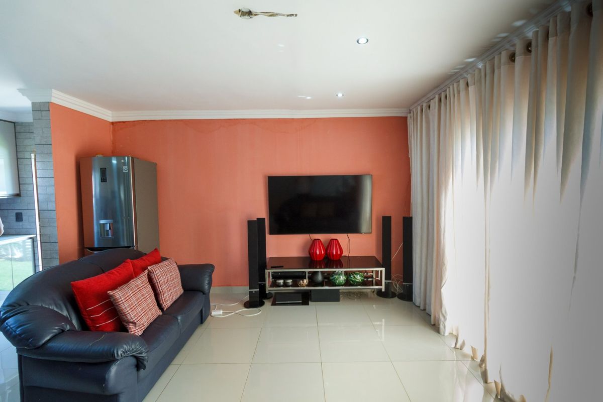 3 Bedroon House in Riverview Witpoortjie - Photo 4