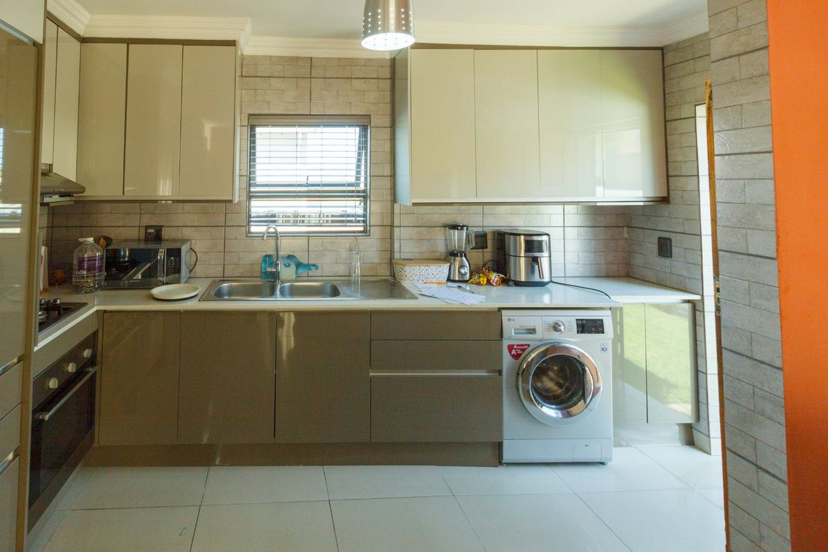 3 Bedroon House in Riverview Witpoortjie - Photo 5