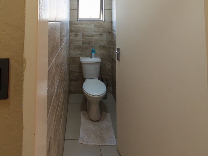 3 Bedroon House in Riverview Witpoortjie - Photo 7