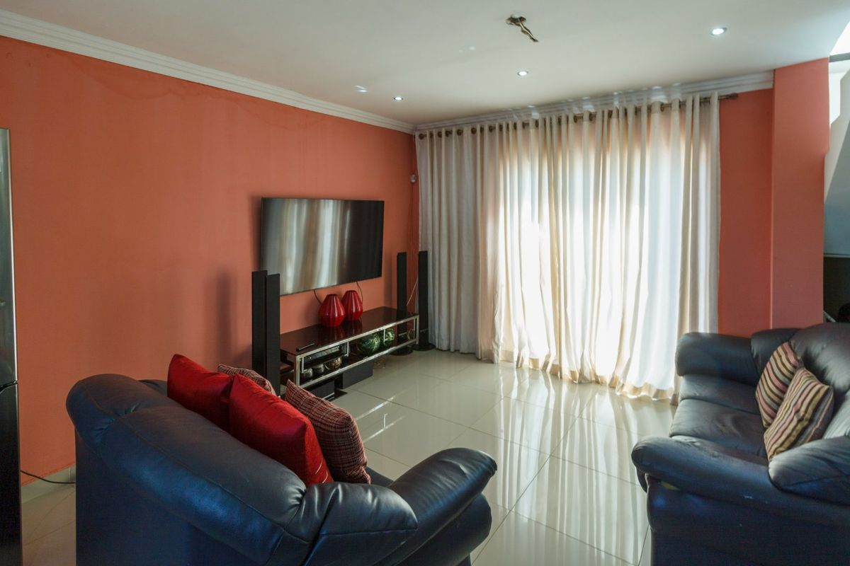 3 Bedroon House in Riverview Witpoortjie - Photo 3