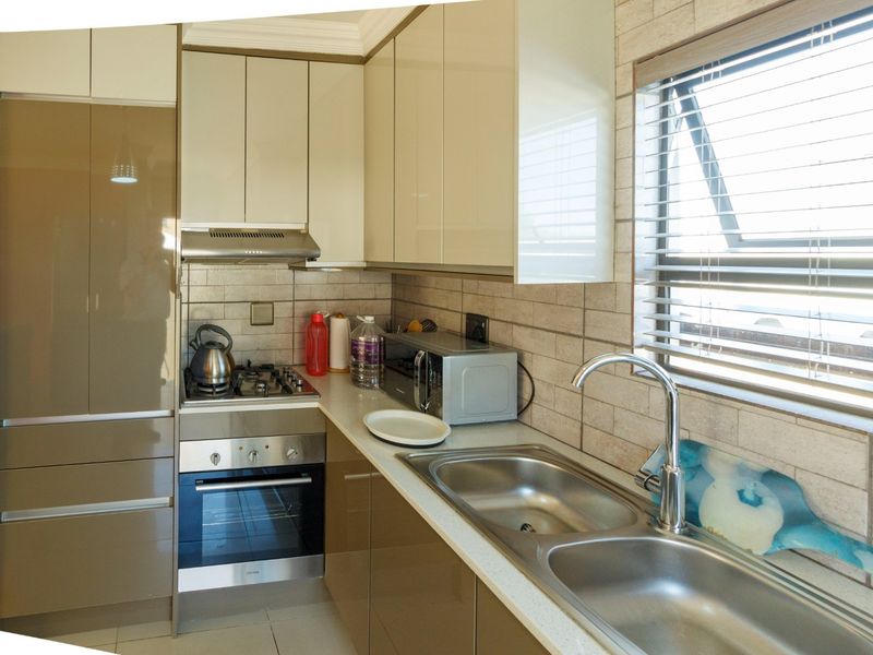 3 Bedroon House in Riverview Witpoortjie - Photo 6