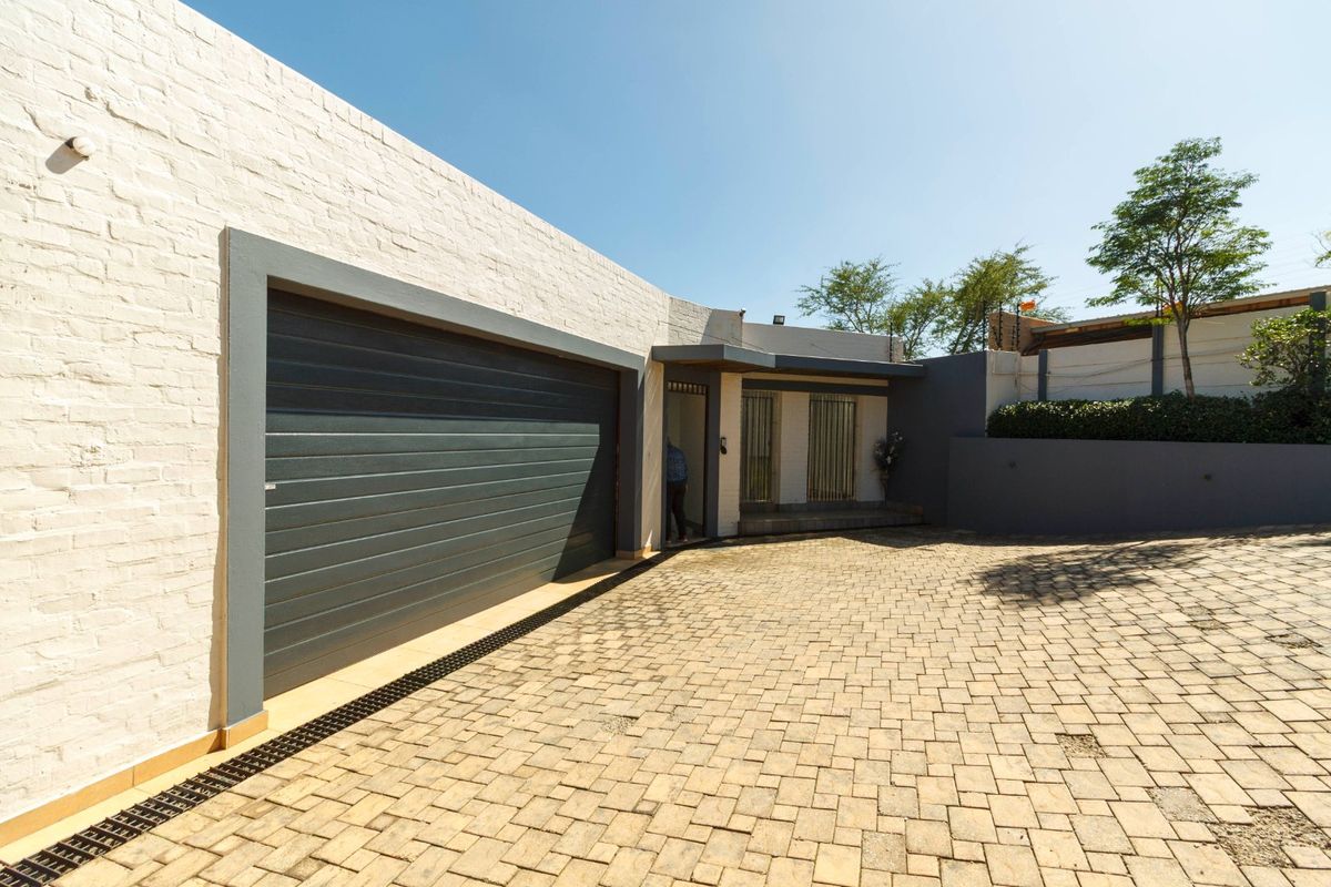 Modern Home with exceptional views in Wilro Park - Photo 3