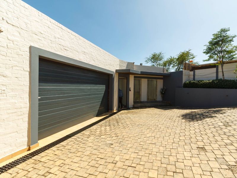 Modern Home with exceptional views in Wilro Park - Photo 3