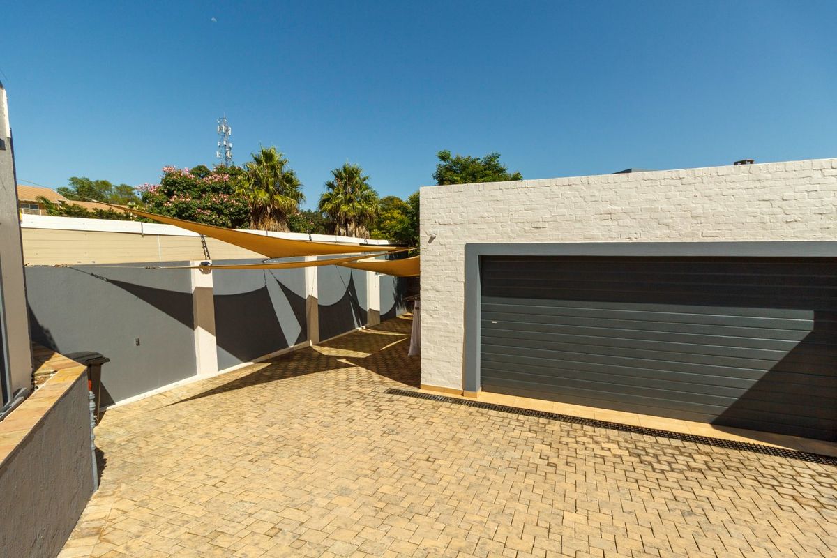 Modern Home with exceptional views in Wilro Park - Photo 2