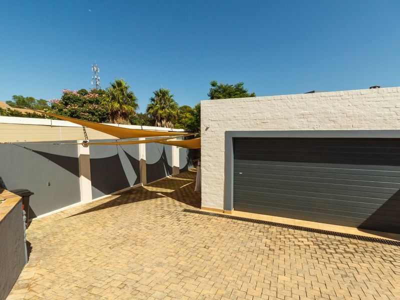 Modern Home with exceptional views in Wilro Park - Photo 2