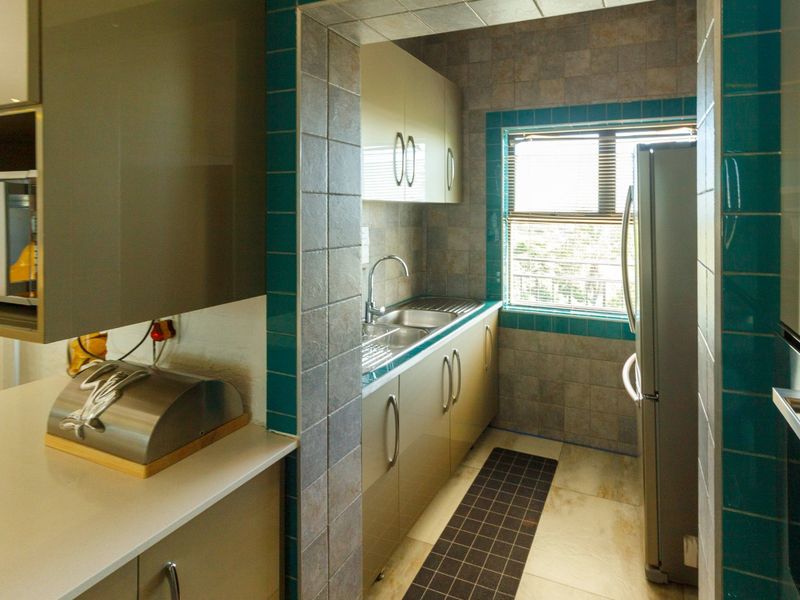 Modern Home with exceptional views in Wilro Park - Photo 8