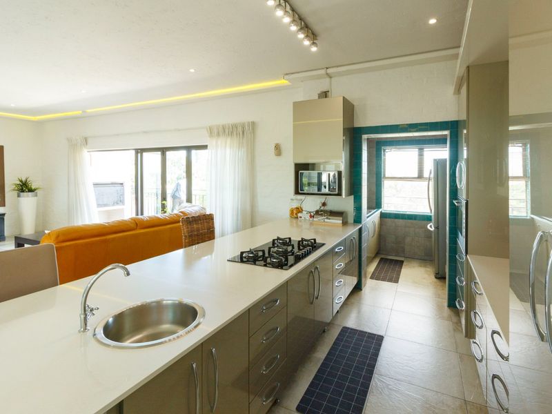 Modern Home with exceptional views in Wilro Park - Photo 7