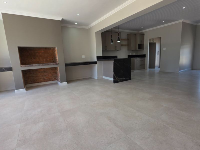 Beautifully Renovated... Excellent Location... Close to Primary School and other Attractions !!! - Photo 10