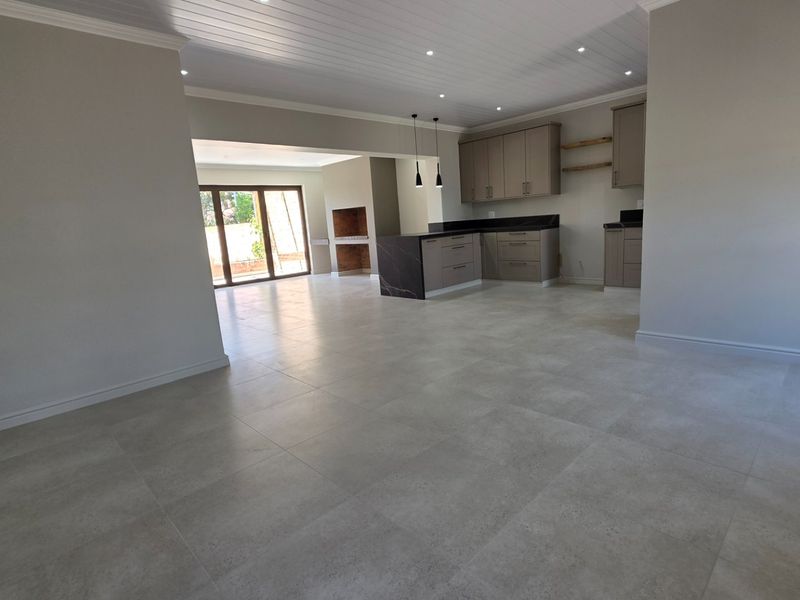 Beautifully Renovated... Excellent Location... Close to Primary School and other Attractions !!! - Photo 9