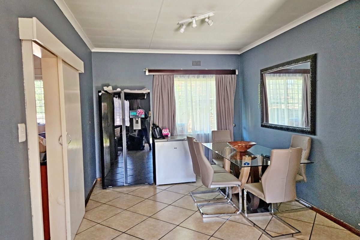 Lovely 3-Bedroom Simplex – A Family Home of Space and Flexibility - Photo 3