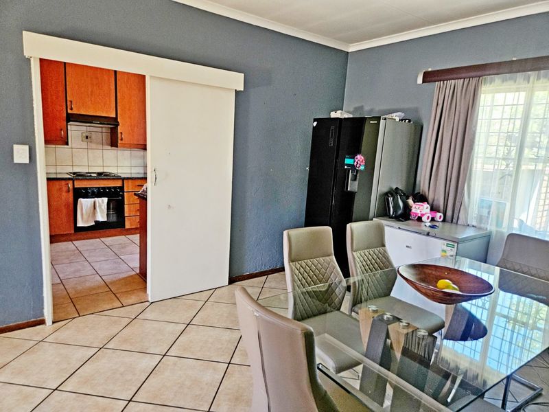 Lovely 3-Bedroom Simplex – A Family Home of Space and Flexibility - Photo 5