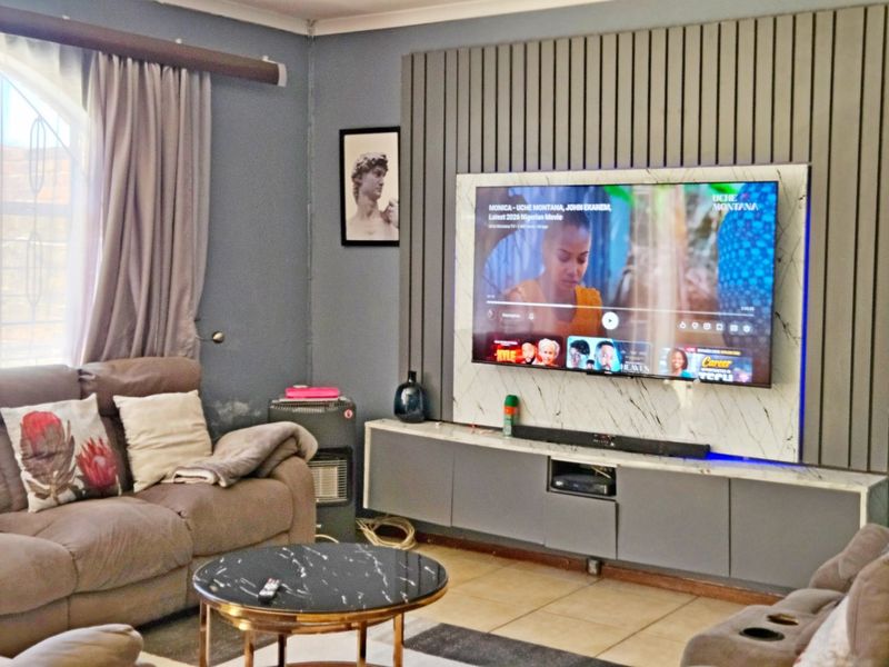 Lovely 3-Bedroom Simplex – A Family Home of Space and Flexibility - Photo 4