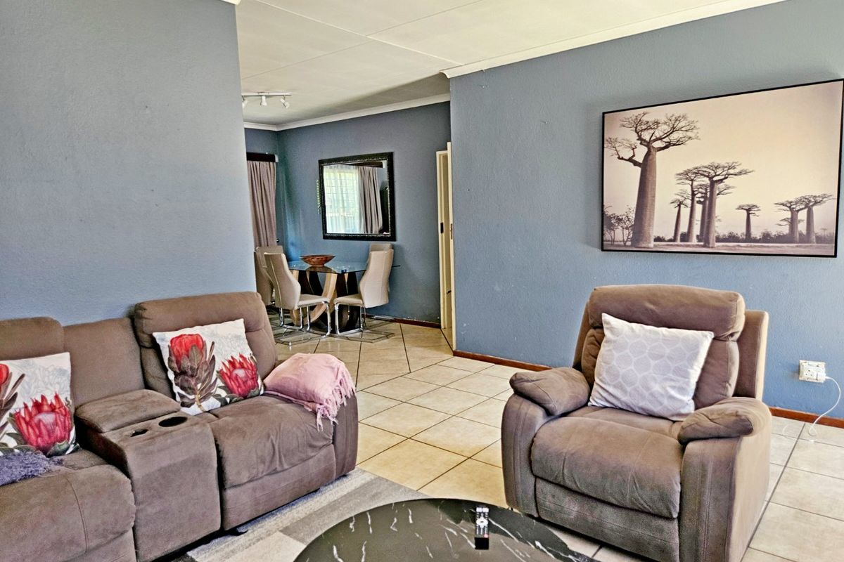 Lovely 3-Bedroom Simplex – A Family Home of Space and Flexibility - Photo 2