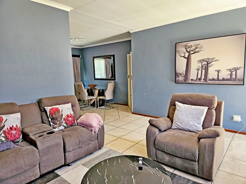 Lovely 3-Bedroom Simplex – A Family Home of Space and Flexibility - Photo 2