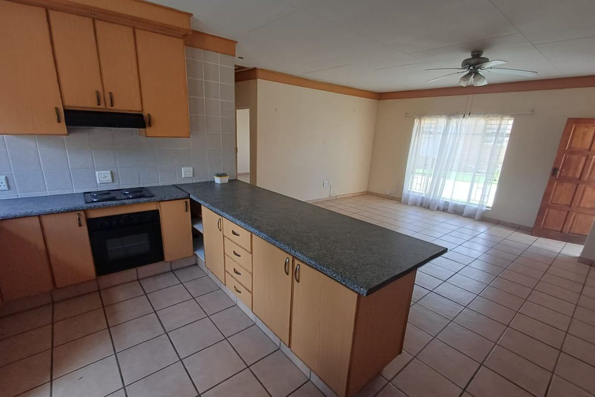 2 Bedroom townhouse for sale in Wilkoppies - Photo 2