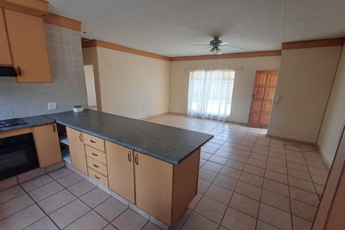 2 Bedroom townhouse for sale in Wilkoppies - Photo 3