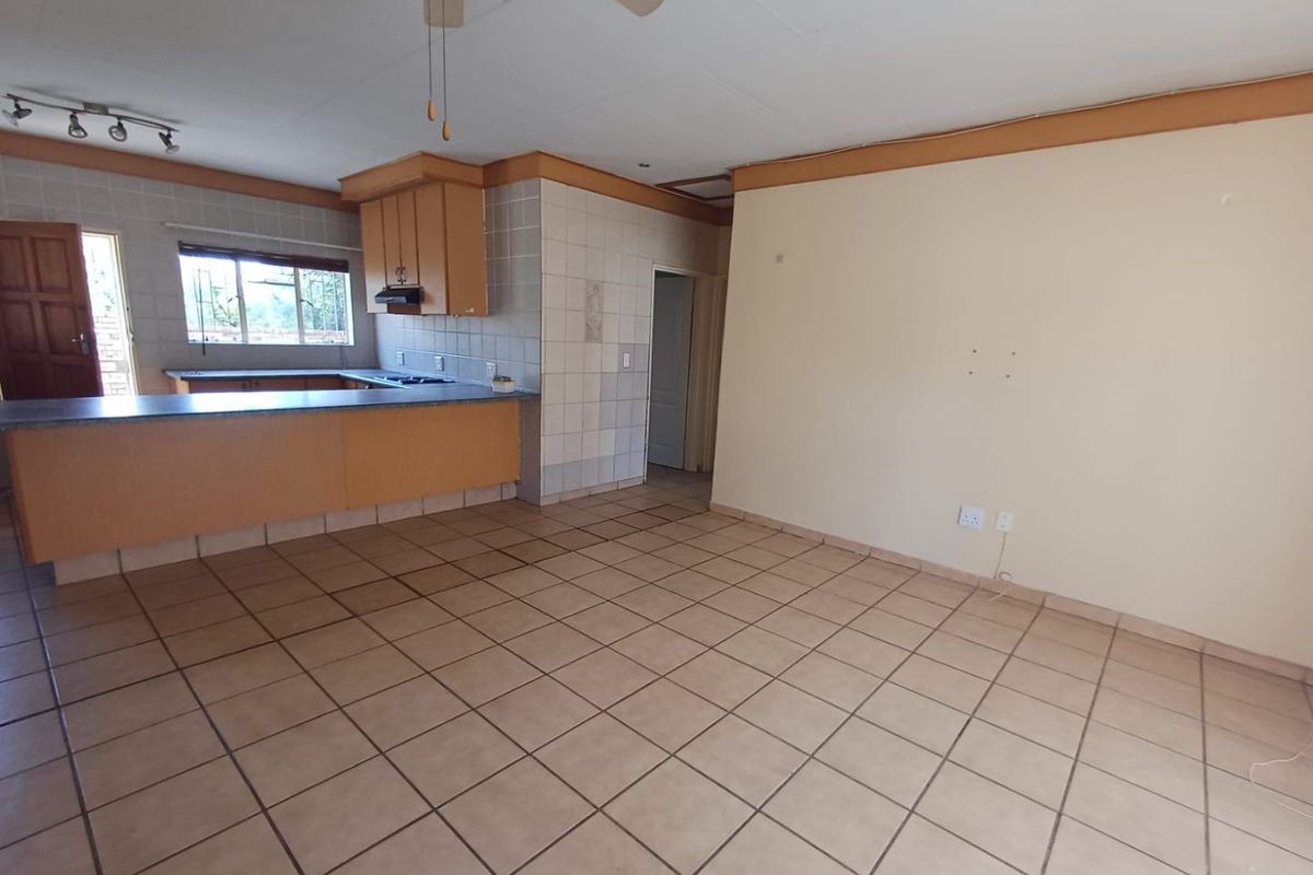 2 Bedroom townhouse for sale in Wilkoppies - Photo 4
