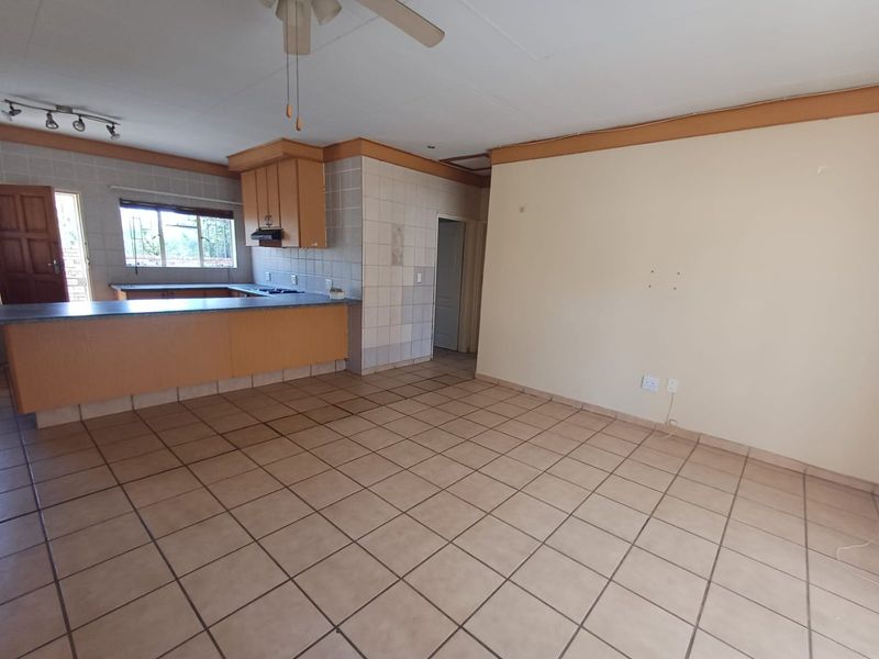 2 Bedroom townhouse for sale in Wilkoppies - Photo 4