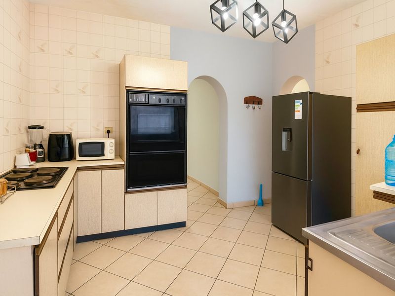 Chic Townhouse in Birchleigh North - Photo 5