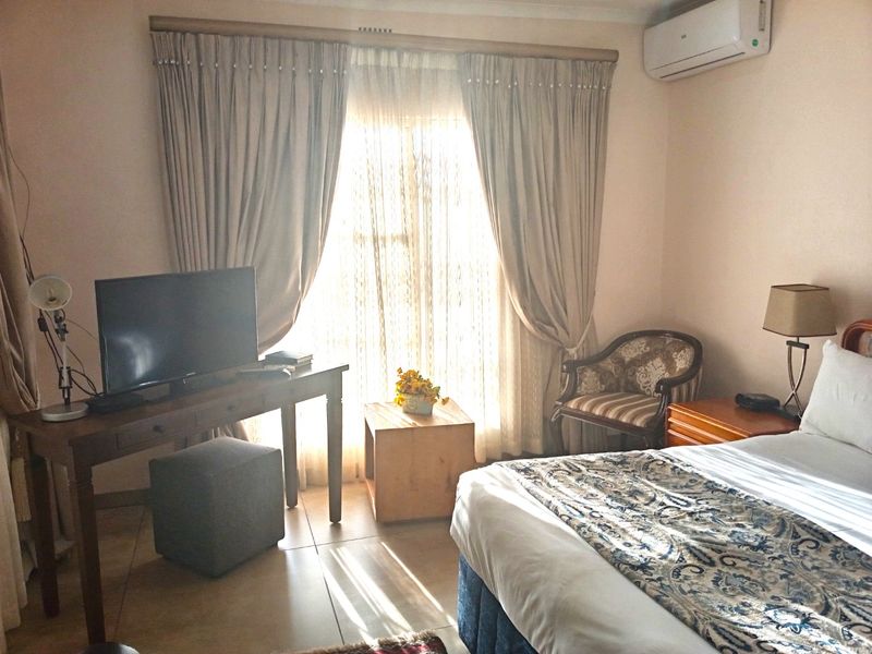 Beautiful, Tranquil Chartwell Guest Lodge For Sale - Photo 10