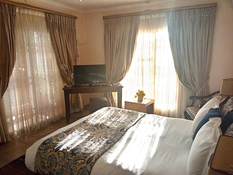 Beautiful, Tranquil Chartwell Guest Lodge For Sale - Photo 9