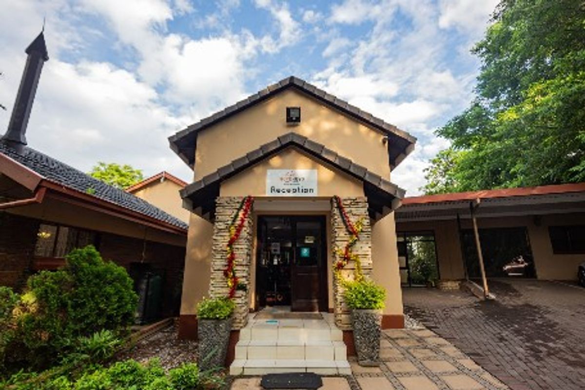 Beautiful, Tranquil Chartwell Guest Lodge For Sale - Photo 2