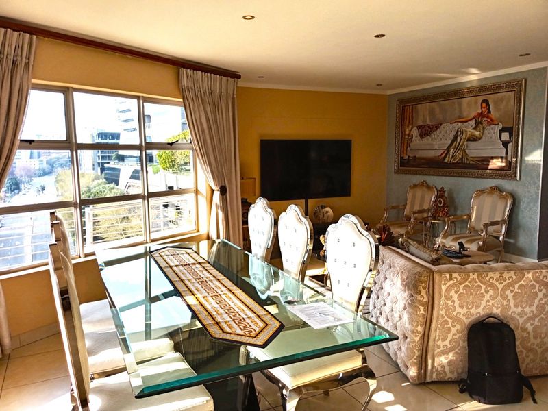 2-Bedroom Apartment in Sandhurst For Sale - Photo 5