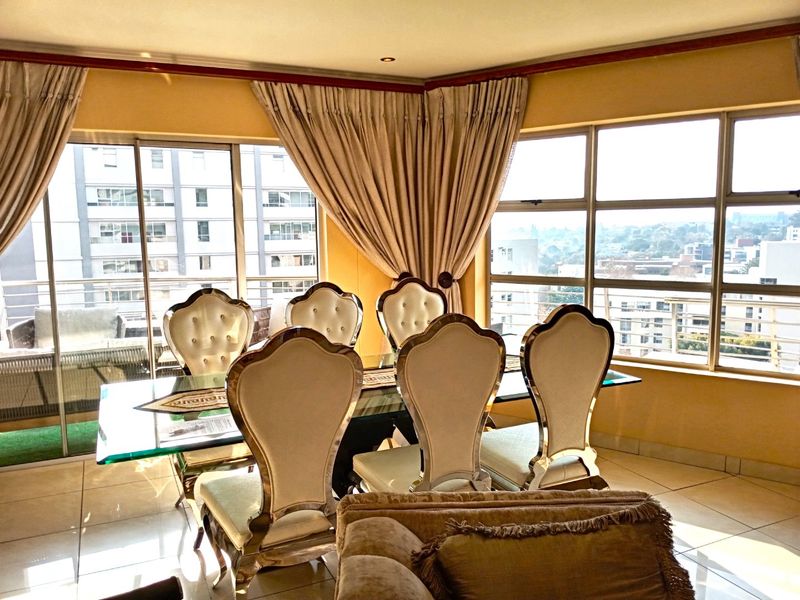 2-Bedroom Apartment in Sandhurst For Sale - Photo 2