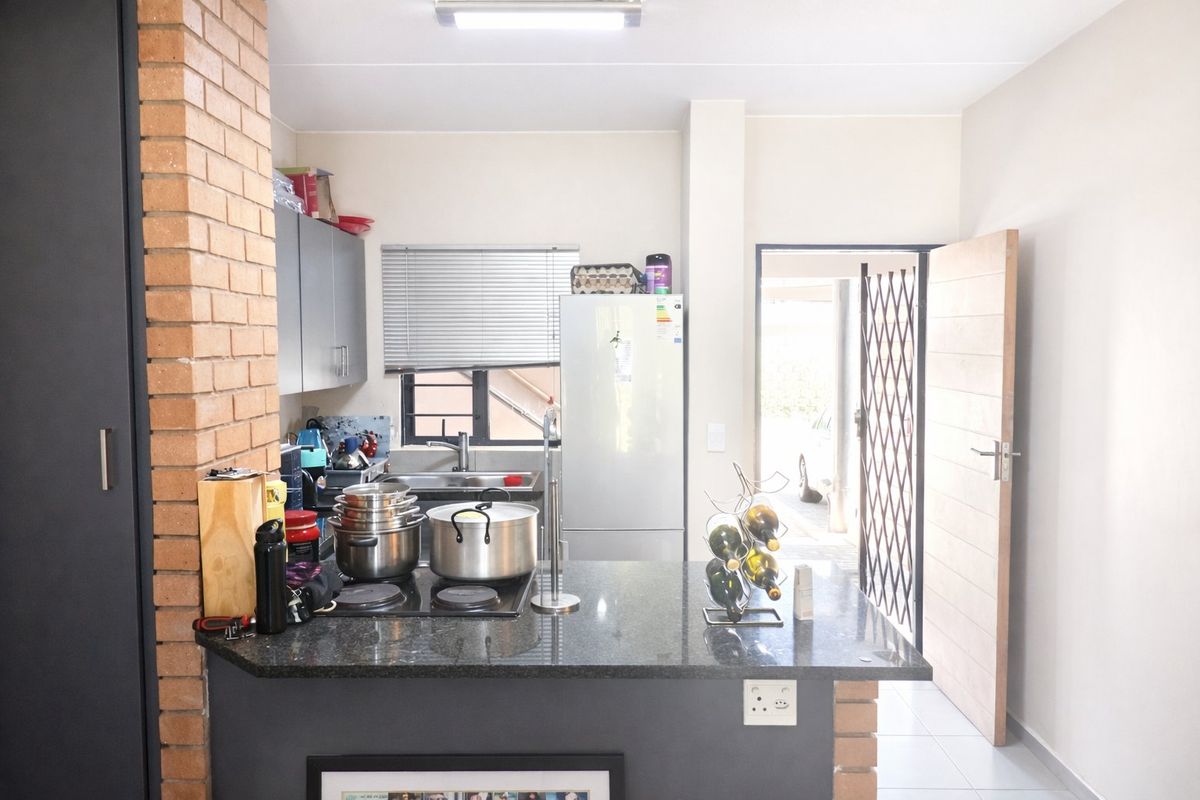 2-Bedroom, 2-Bathroom Apartment For Sale in Waterfall Ridge - Photo 4