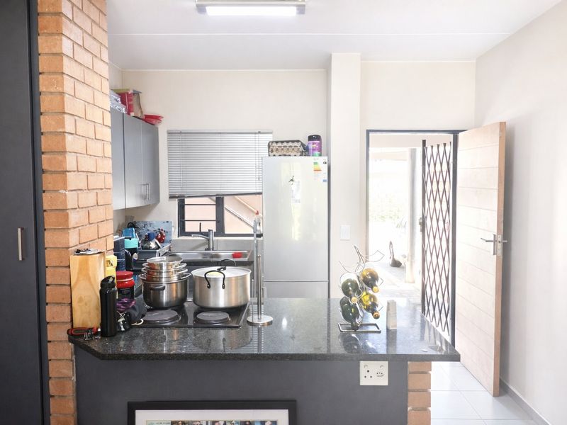 2-Bedroom, 2-Bathroom Apartment For Sale in Waterfall Ridge - Photo 4