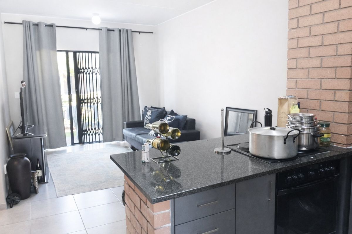 2-Bedroom, 2-Bathroom Apartment For Sale in Waterfall Ridge - Photo 3