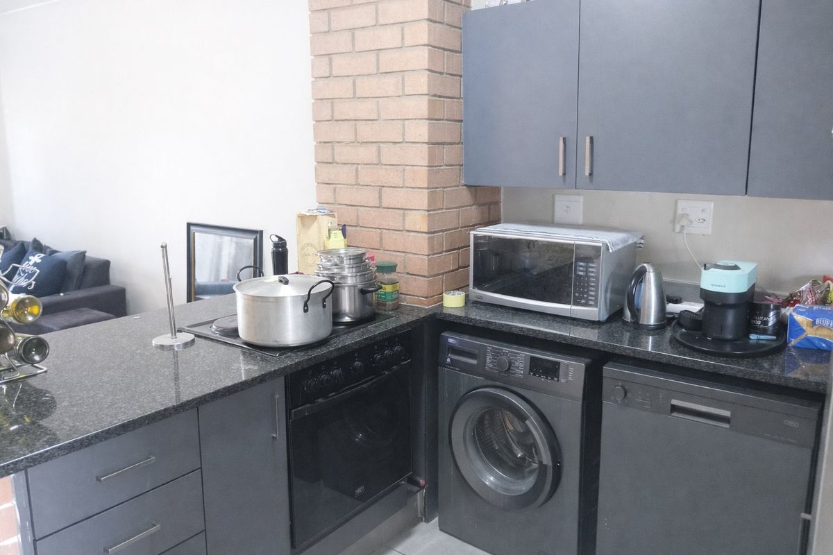 2-Bedroom, 2-Bathroom Apartment For Sale in Waterfall Ridge - Photo 5