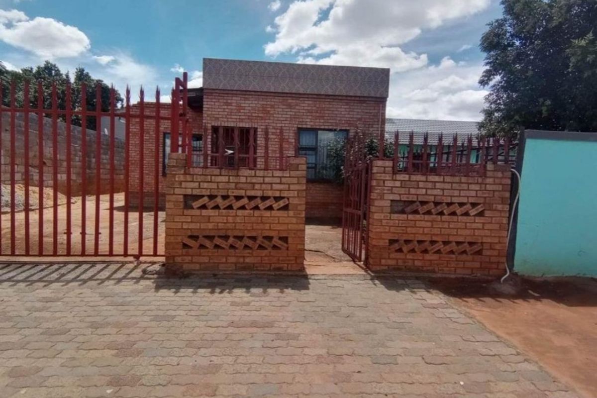 House For Sale in Eldarado Park, Soweto - Photo 2