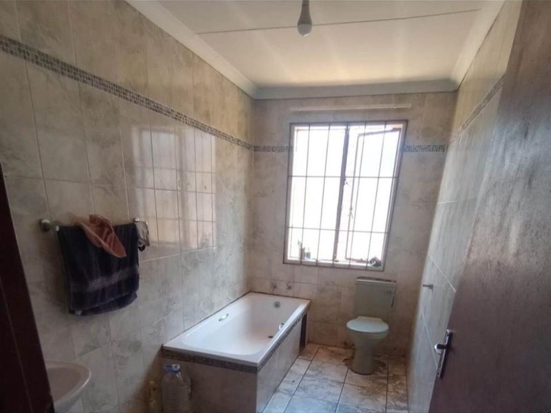 House For Sale in Eldarado Park, Soweto - Photo 8