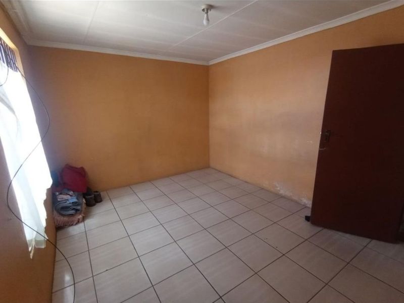 House For Sale in Eldarado Park, Soweto - Photo 6
