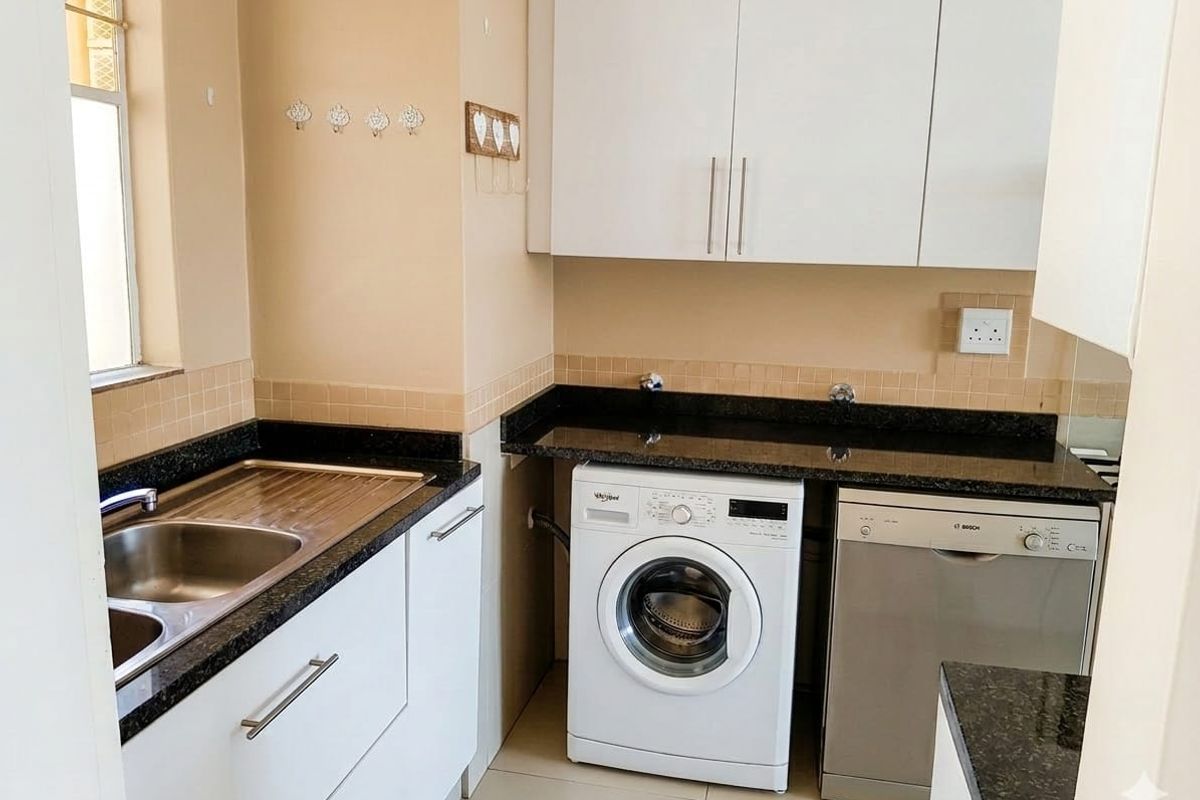 Spacious Luxury 2-Bedroom Apartment in Secure Parktown Complex – No Load Shedding, 2 Parking Bays & Communal Pool - Photo 4