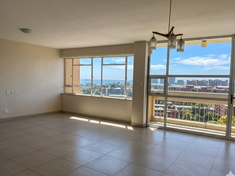 Spacious Luxury 2-Bedroom Apartment in Secure Parktown Complex – No Load Shedding, 2 Parking Bays & Communal Pool - Photo 7