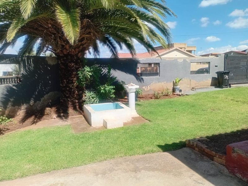 Great Investment Property: 2-Bedroom House with 4 Outside Rooms - Photo 2