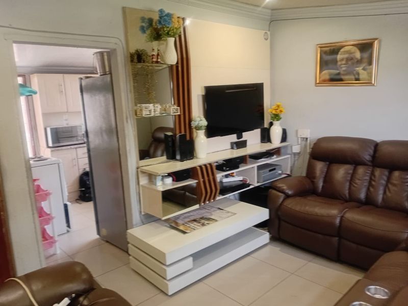 Great Investment Property: 2-Bedroom House with 4 Outside Rooms - Photo 10