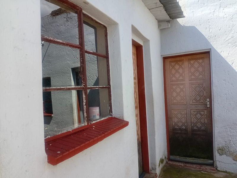 Great Investment Property: 2-Bedroom House with 4 Outside Rooms - Photo 5