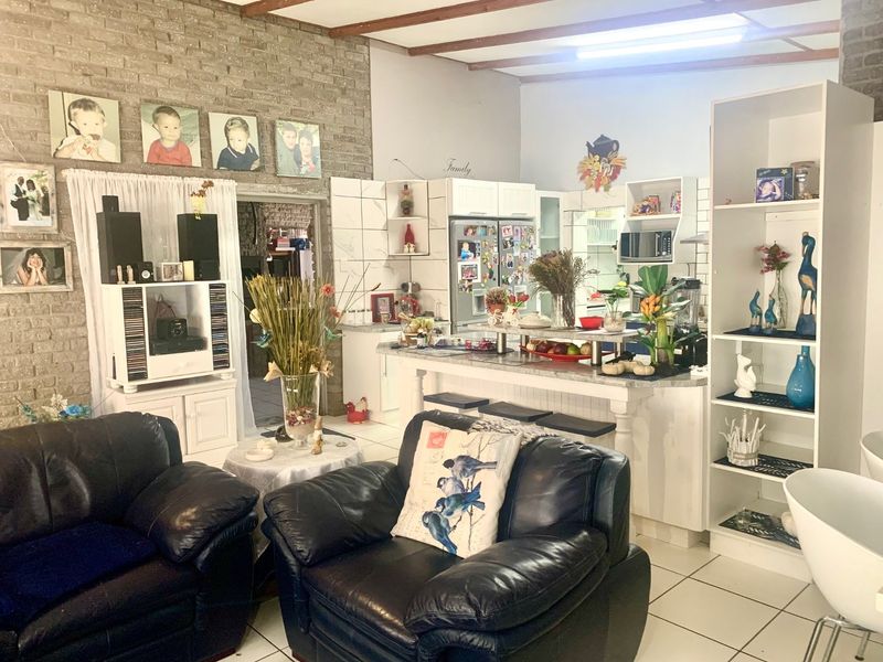 4 Bedroom Home with Separate Cottage for Sale in Kleinbaai - Photo 10