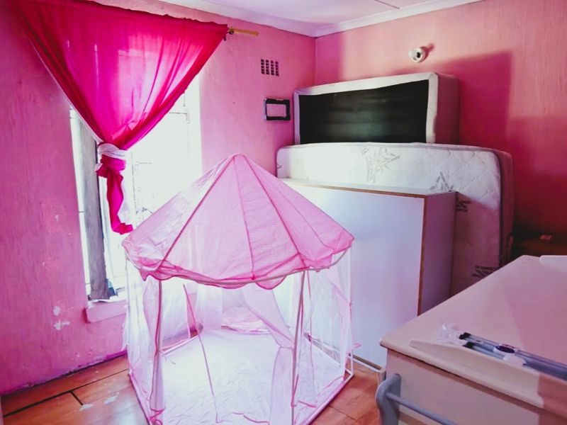 4-Bedroom Family Home with Income-Generating Flatlet in Portlands, Mitchells Plain  - Photo 5