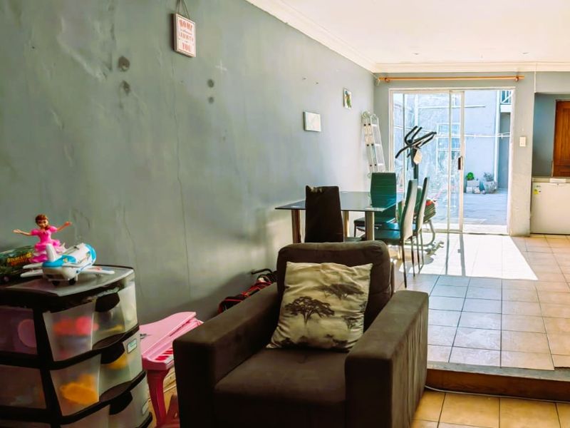 4-Bedroom Family Home with Income-Generating Flatlet in Portlands, Mitchells Plain  - Photo 9