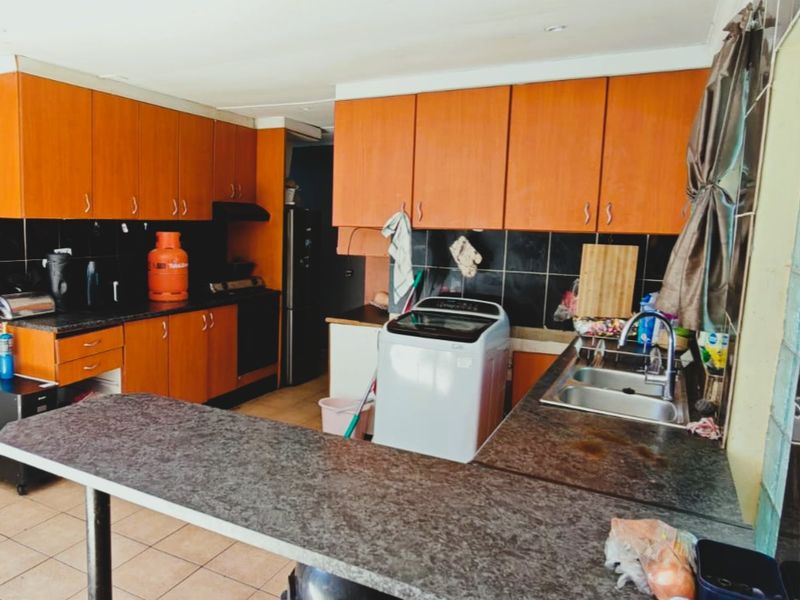 4-Bedroom Family Home with Income-Generating Flatlet in Portlands, Mitchells Plain  - Photo 8