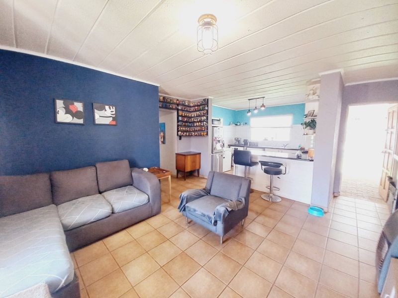 Charming 3 Bedroom Ground Floor Apartment with Large Private Garden in Eden Park Complex - Photo 4