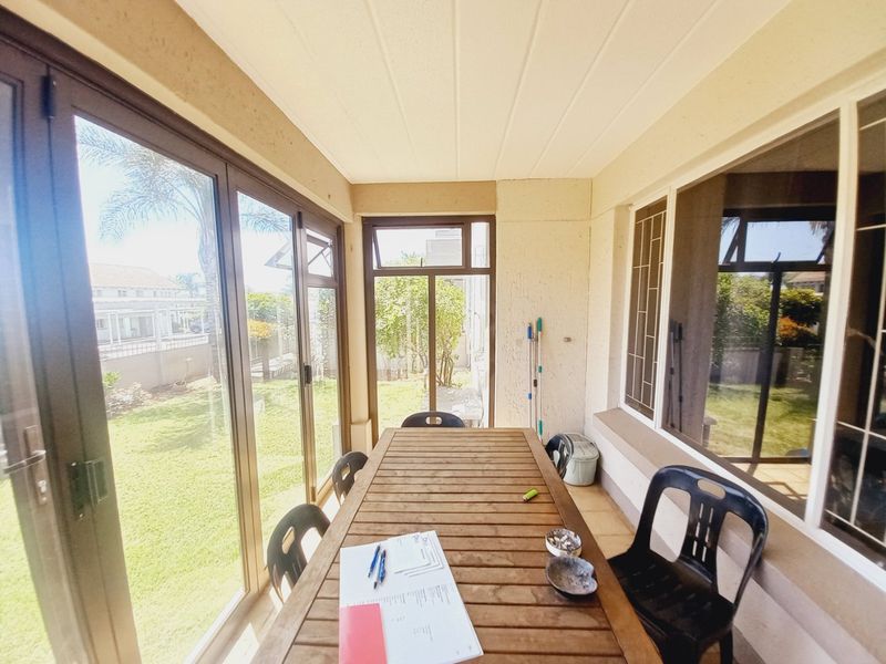 Charming 3 Bedroom Ground Floor Apartment with Large Private Garden in Eden Park Complex - Photo 3