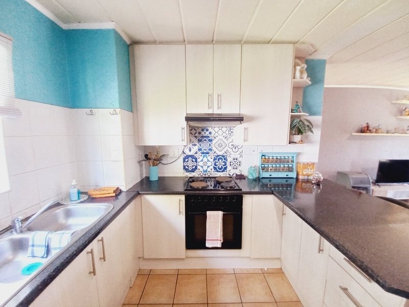 Charming 3 Bedroom Ground Floor Apartment with Large Private Garden in Eden Park Complex - Photo 8