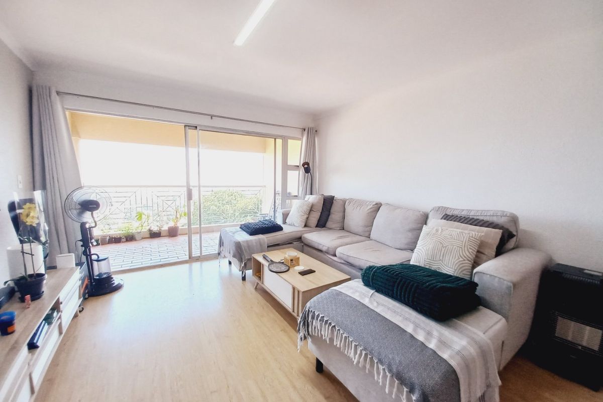Lovely Move-In Ready 2 Bedroom Apartment with Panoramic Views in a Secure Lifestyle Complex - Photo 4